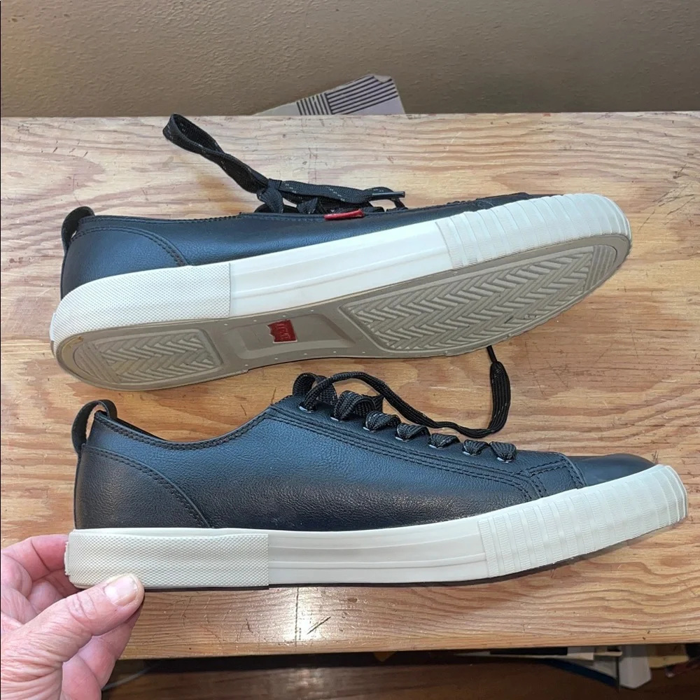 Levi’s Men’s Black Faux Leather‎ Athletic Shoe 9.5 NWOT